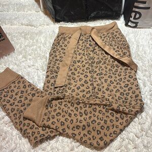 Abercrombie cheetah print set